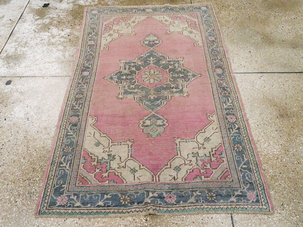 Vintage Turkish Oushak Rug, No.15170 - Galerie Shabab
