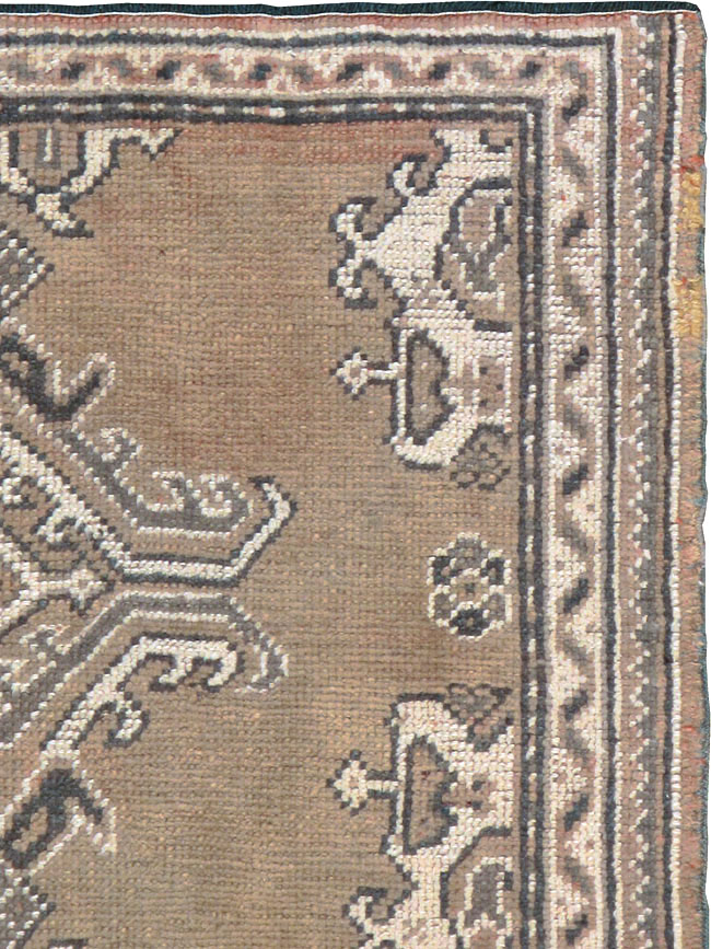 Antique Turkish Oushak Rug, No.15171 - Galerie Shabab