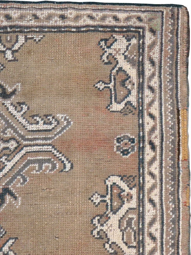 Antique Turkish Oushak Rug, No.15171 - Galerie Shabab