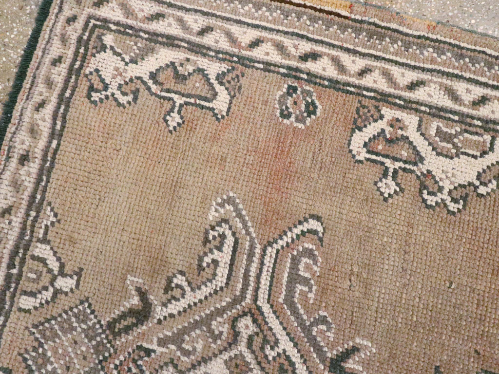 Antique Turkish Oushak Rug, No.15171 - Galerie Shabab