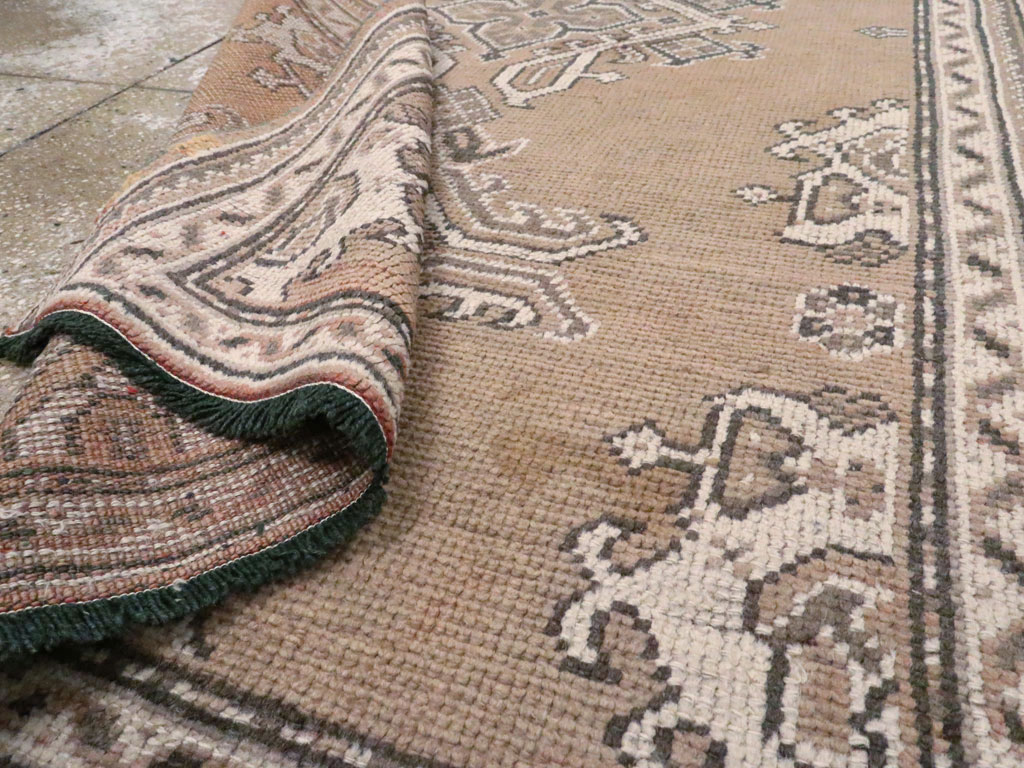 Antique Turkish Oushak Rug, No.15171 - Galerie Shabab