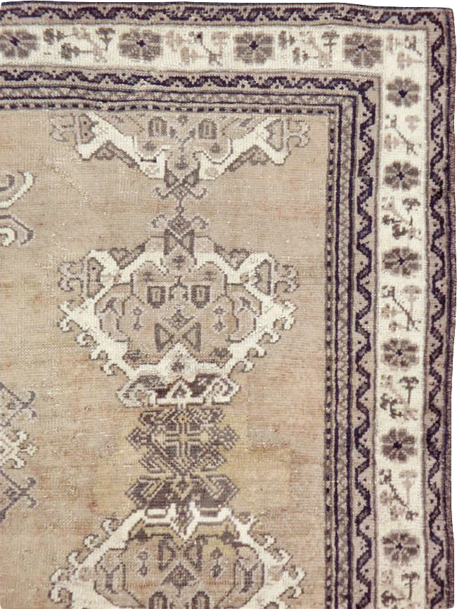 Antique Turkish Oushak Square Accent Carpet, No.15174 - Galerie Shabab