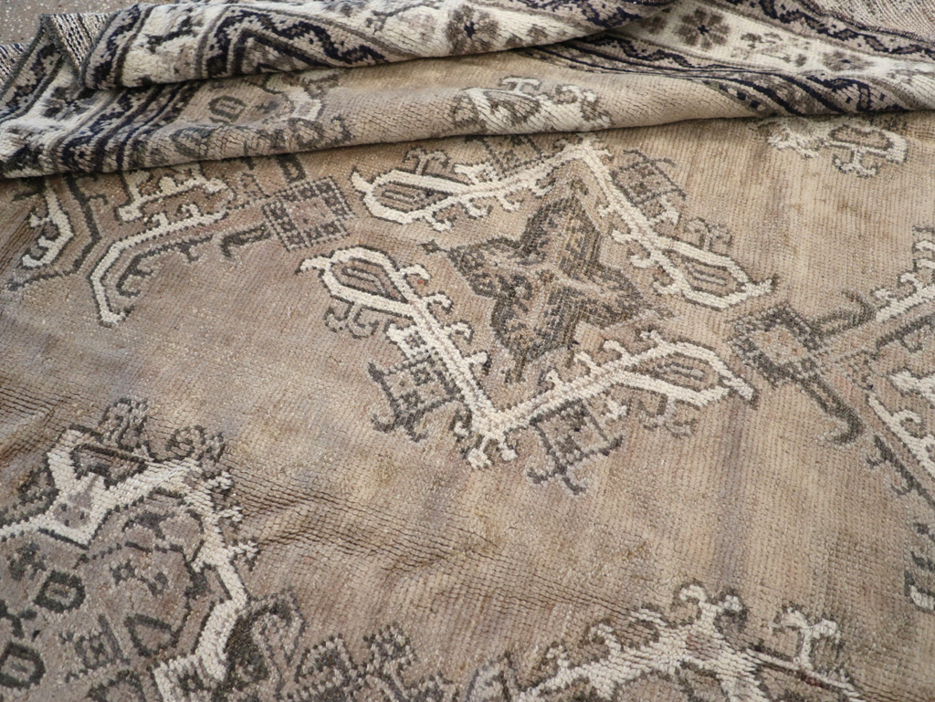 Antique Turkish Oushak Square Accent Carpet, No.15174 - Galerie Shabab