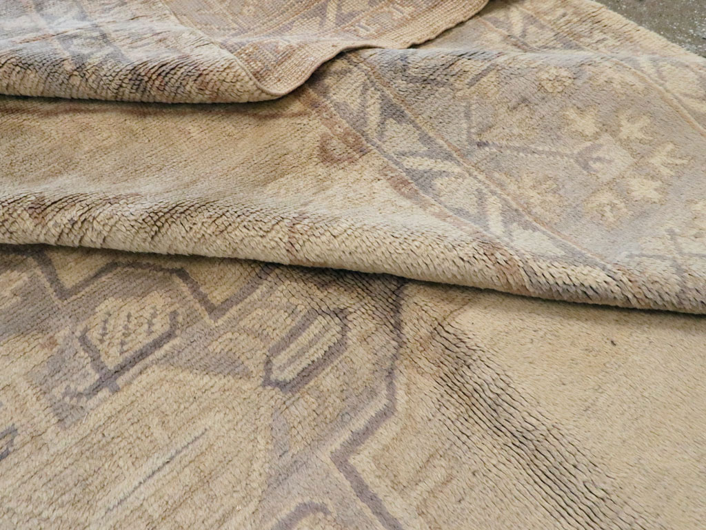 Antique Turkish Oushak Carpet, No.15253 - Galerie Shabab