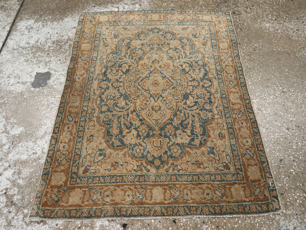 Antique Persian Mashad Throw Rug, No.15334 - Galerie Shabab