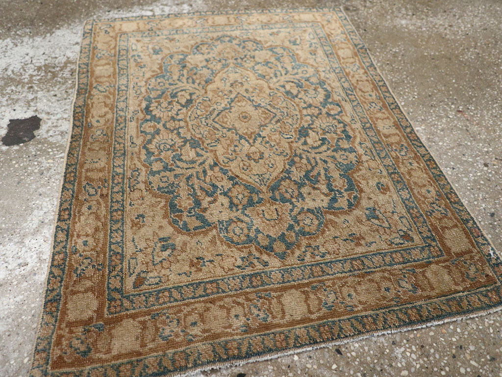 Antique Persian Mashad Throw Rug, No.15334 - Galerie Shabab
