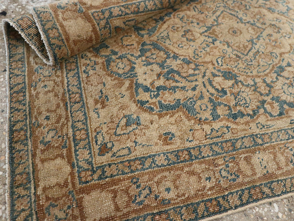 Antique Persian Mashad Throw Rug, No.15334 - Galerie Shabab
