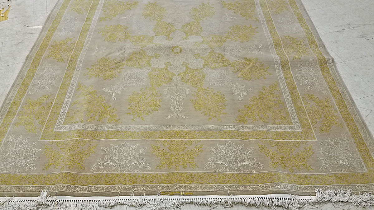 Vintage Persian Isfahan Square Rug, No.15428 - Galerie Shabab