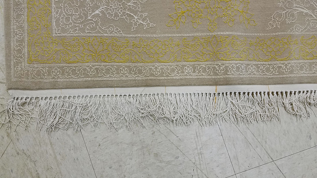 Vintage Persian Isfahan Square Rug, No.15428 - Galerie Shabab