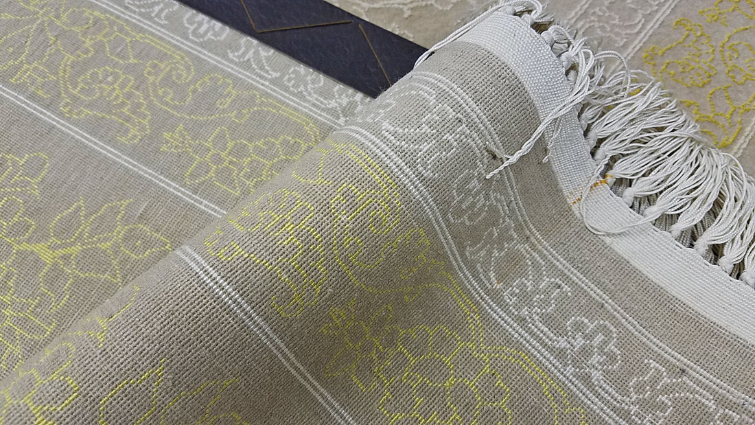 Vintage Persian Isfahan Square Rug, No.15428 - Galerie Shabab