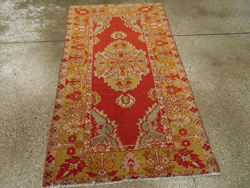 Antique Turkish Oushak Rug, No.15464 - Galerie Shabab