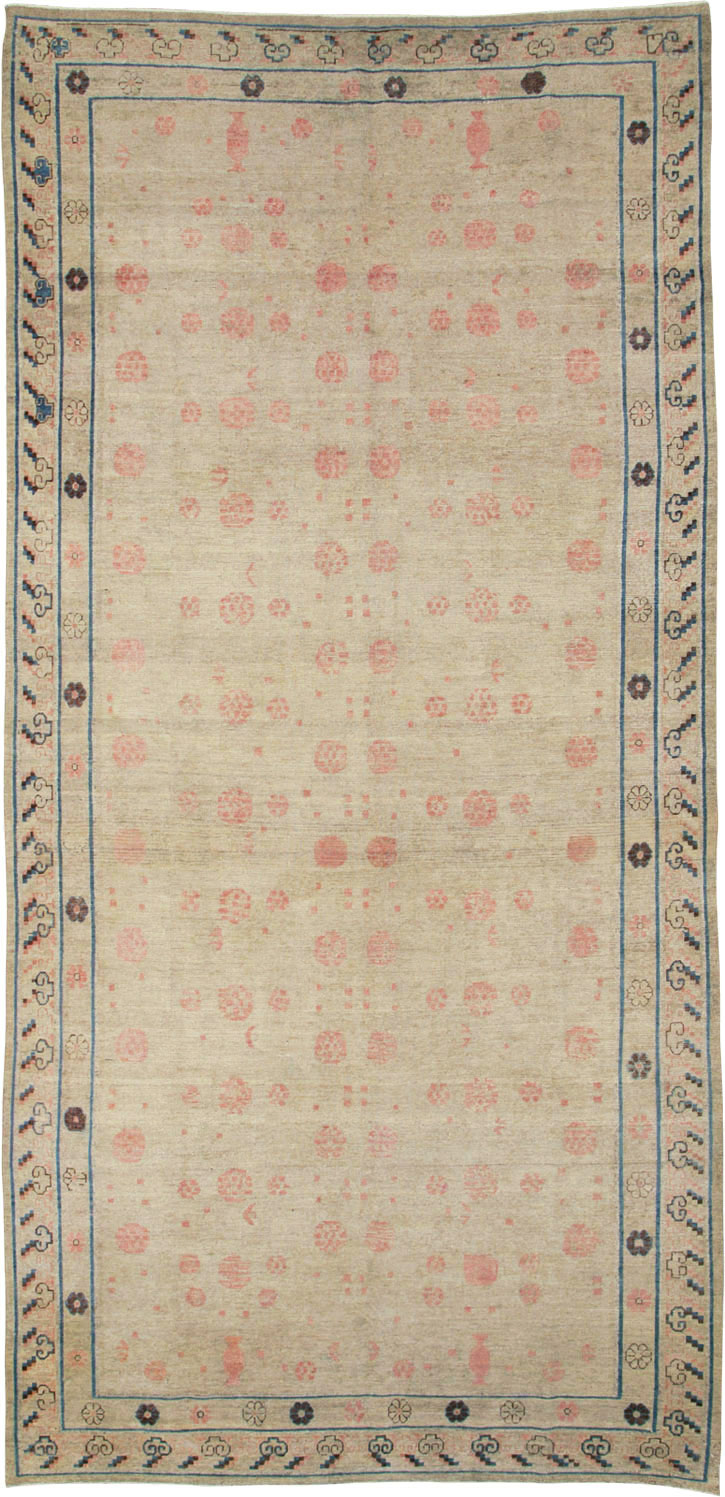 Antique East Turkestan Distressed Khotan Gallery Carpet, No.15468 - Galerie Shabab