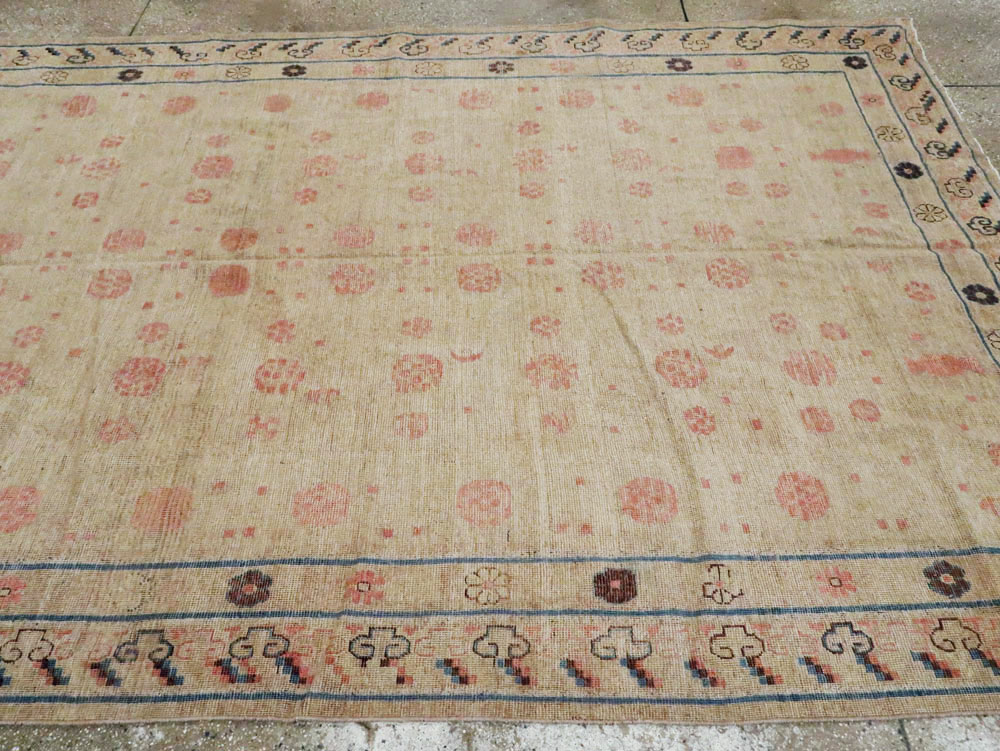 Antique East Turkestan Distressed Khotan Gallery Carpet, No.15468 - Galerie Shabab