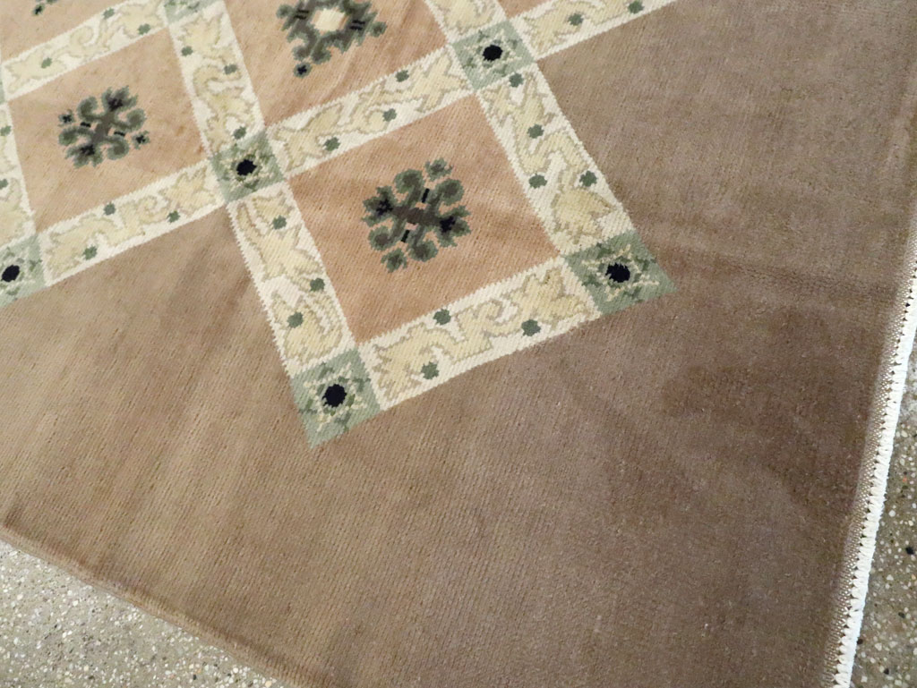 Vintage French Leleu Accent Carpet, No.15491 - Galerie Shabab