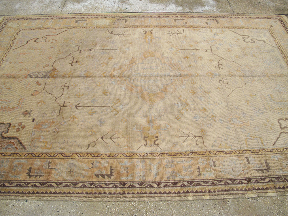 Antique Turkish Oushak Carpet, No.15510 - Galerie Shabab
