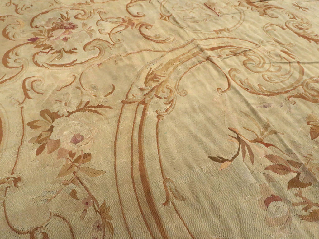 Antique French Aubusson Square Carpet, No.15514 - Galerie Shabab