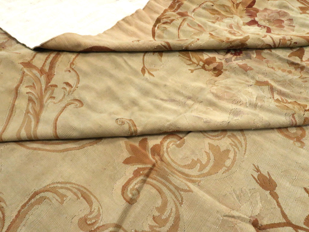 Antique French Aubusson Square Carpet, No.15514 - Galerie Shabab