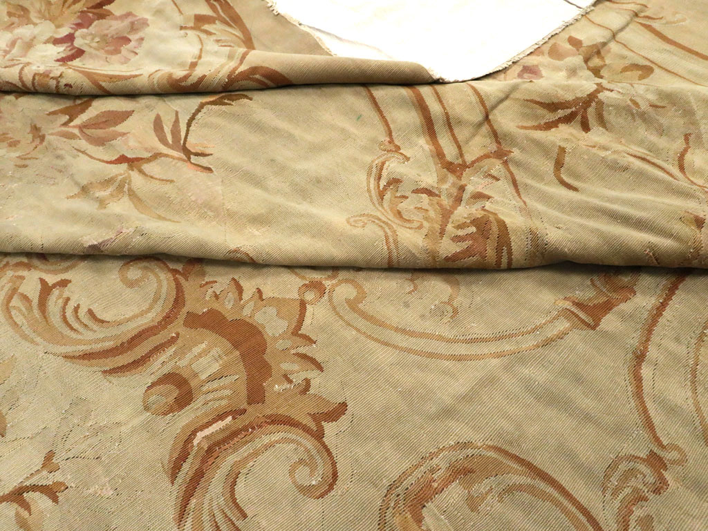 Antique French Aubusson Square Carpet, No.15514 - Galerie Shabab