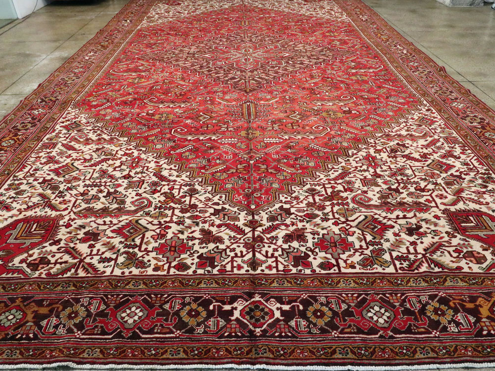 Vintage Persian Heriz Carpet, No.15530 - Galerie Shabab