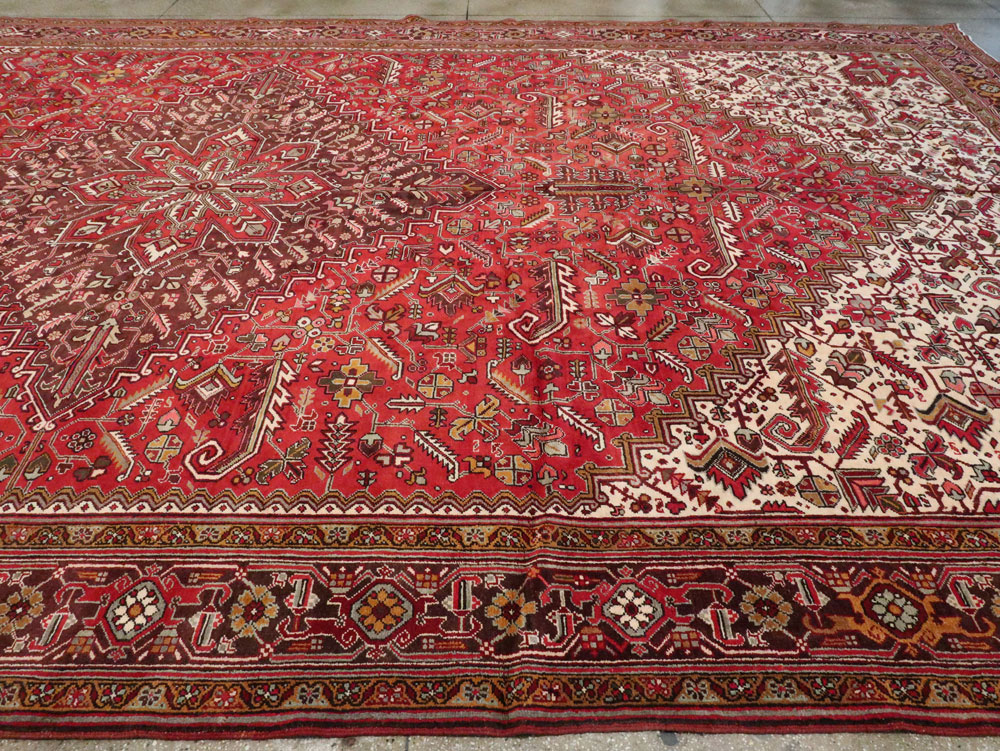 Vintage Persian Heriz Carpet, No.15530 - Galerie Shabab