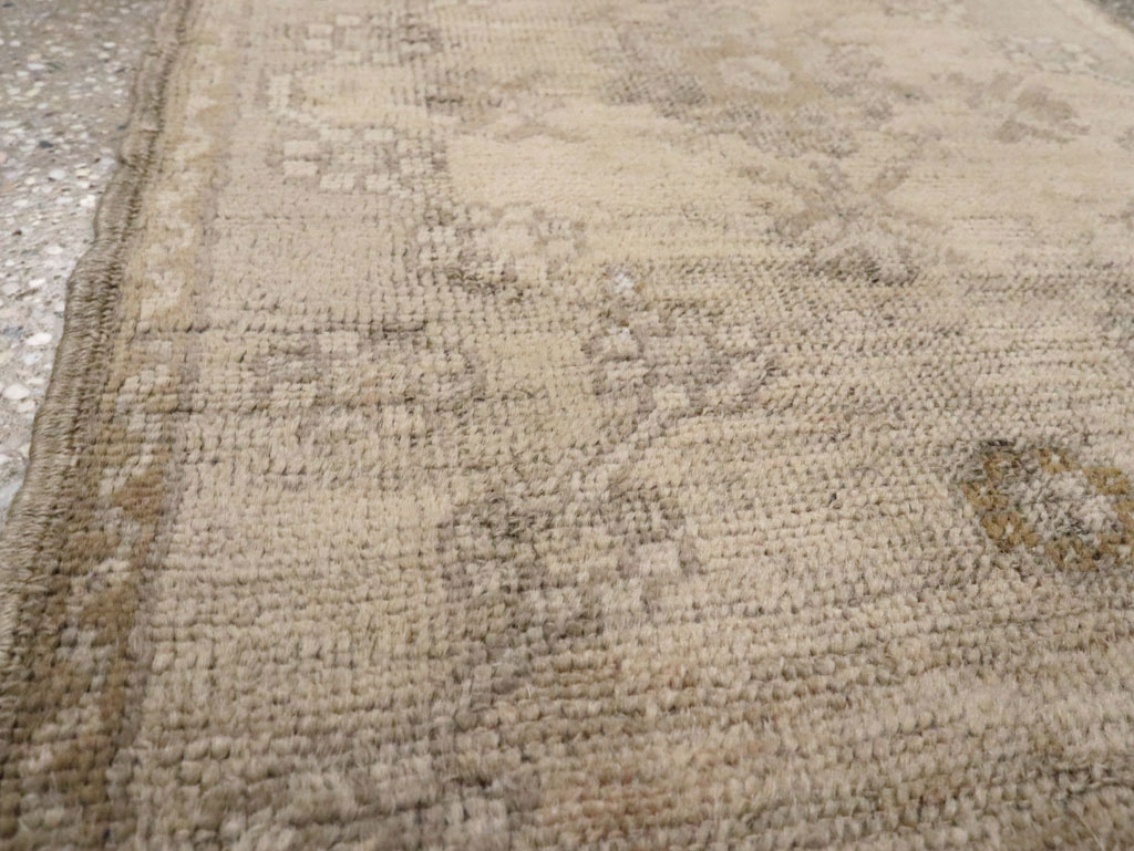 Antique Turkish Oushak Rug, No.15646 - Galerie Shabab