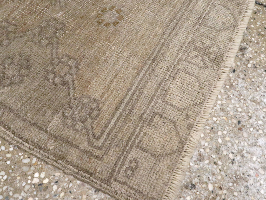 Antique Turkish Oushak Rug, No.15646 - Galerie Shabab