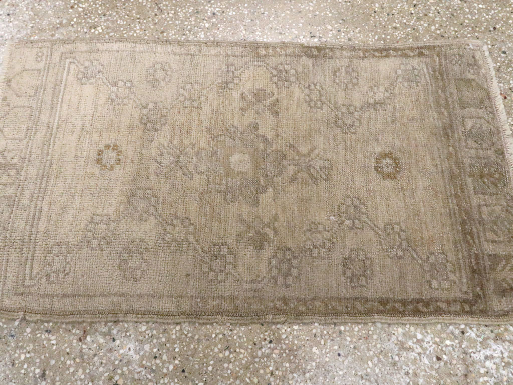 Antique Turkish Oushak Rug, No.15646 - Galerie Shabab