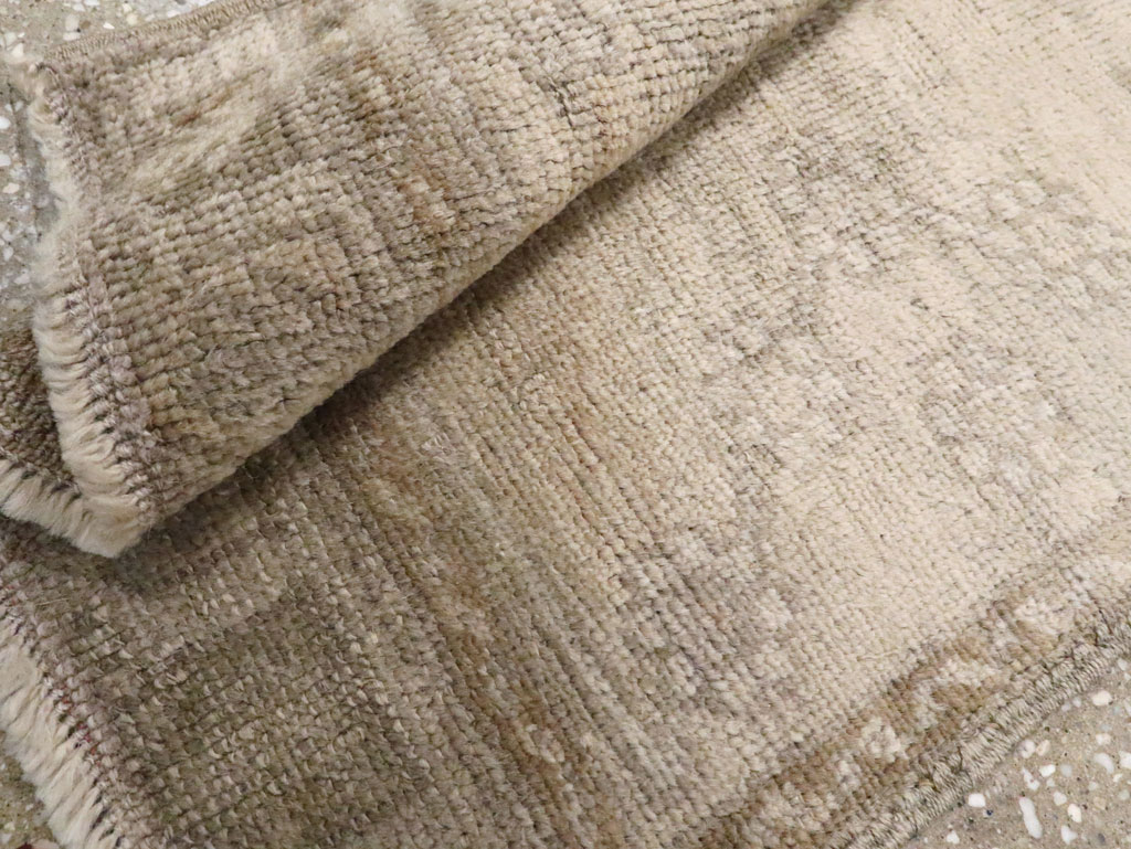 Antique Turkish Oushak Rug, No.15646 - Galerie Shabab