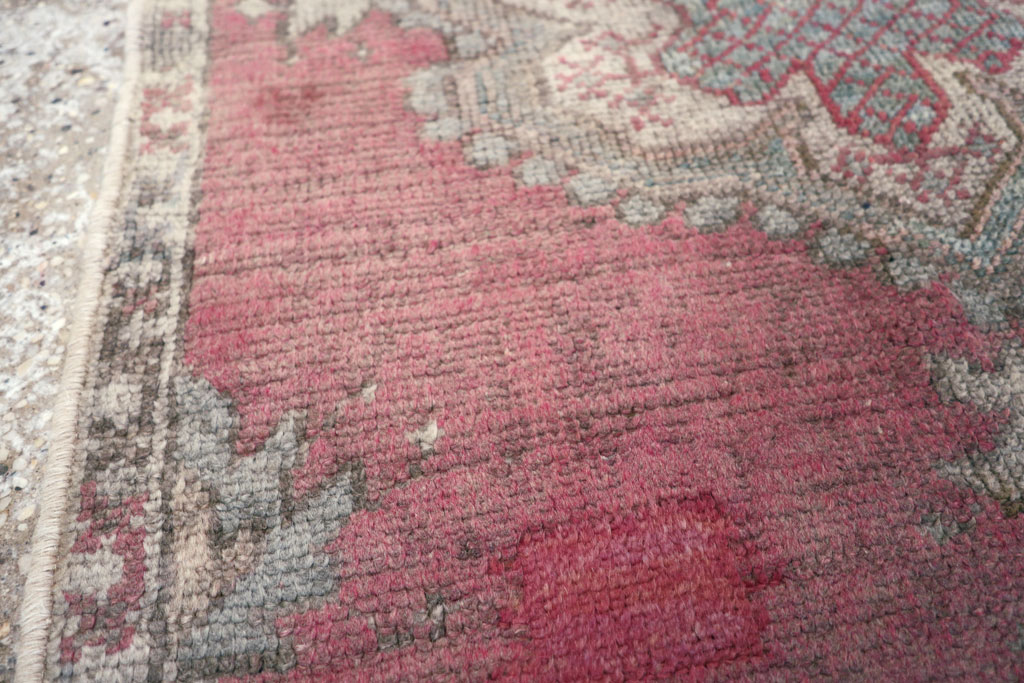 Antique Turkish Oushak Throw Rug, No.15695 - Galerie Shabab