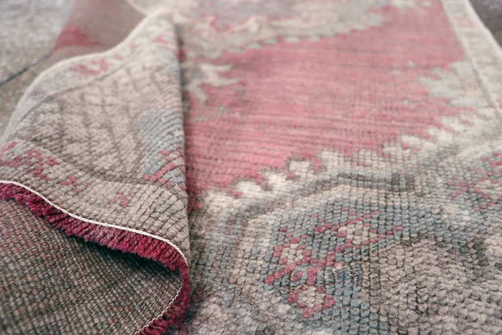 Antique Turkish Oushak Throw Rug, No.15695 - Galerie Shabab