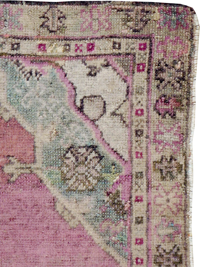 Antique Turkish Oushak Rug, No.15696 - Galerie Shabab