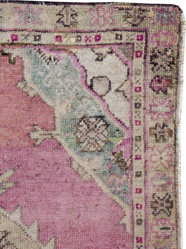 Antique Turkish Oushak Rug, No.15696 - Galerie Shabab