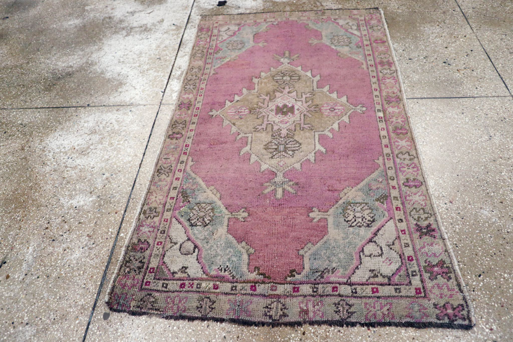 Antique Turkish Oushak Rug, No.15696 - Galerie Shabab