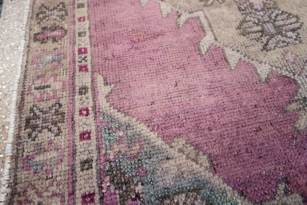 Antique Turkish Oushak Rug, No.15696 - Galerie Shabab