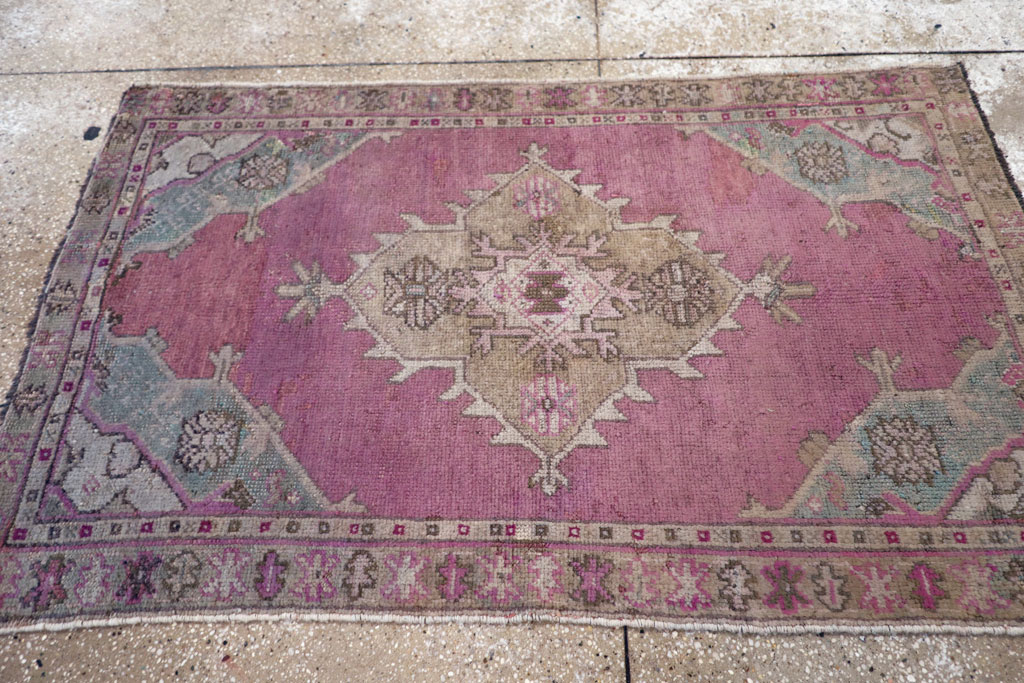 Antique Turkish Oushak Rug, No.15696 - Galerie Shabab