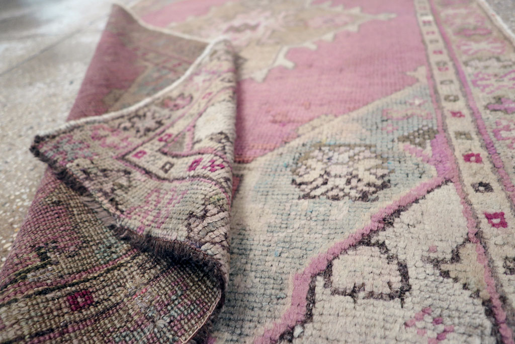 Antique Turkish Oushak Rug, No.15696 - Galerie Shabab