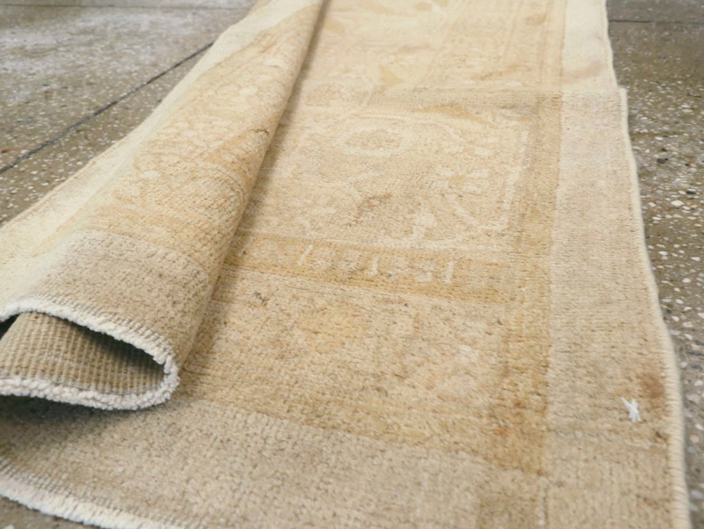 Vintage Indian Agra Runner, No.15725 - Galerie Shabab