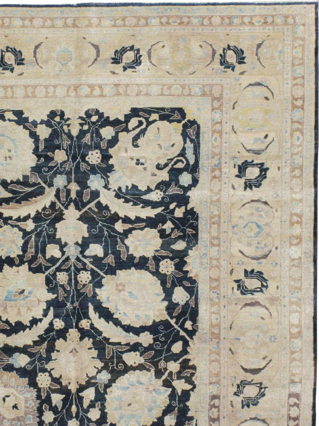 Antique Persian Tabriz Carpet, No.15777 - Galerie Shabab