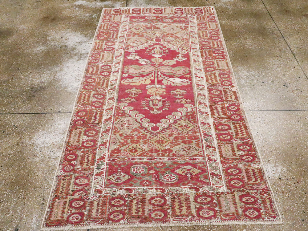 Antique Turkish Ghiordes Rug, No.15847 - Galerie Shabab