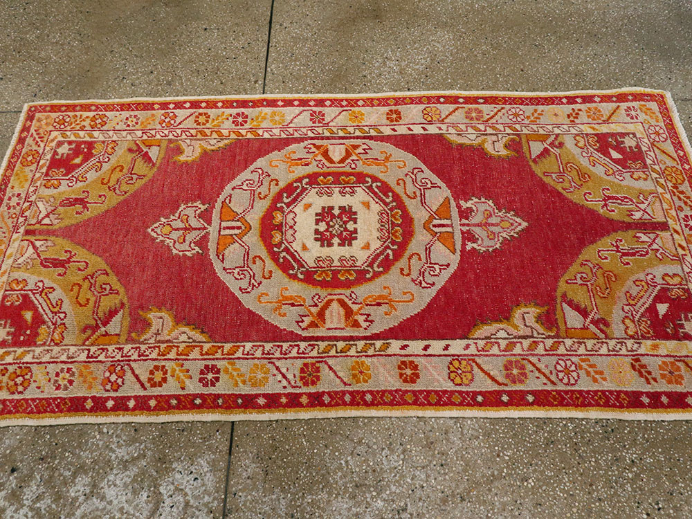 Antique Turkish Oushak Rug, No.15861 - Galerie Shabab