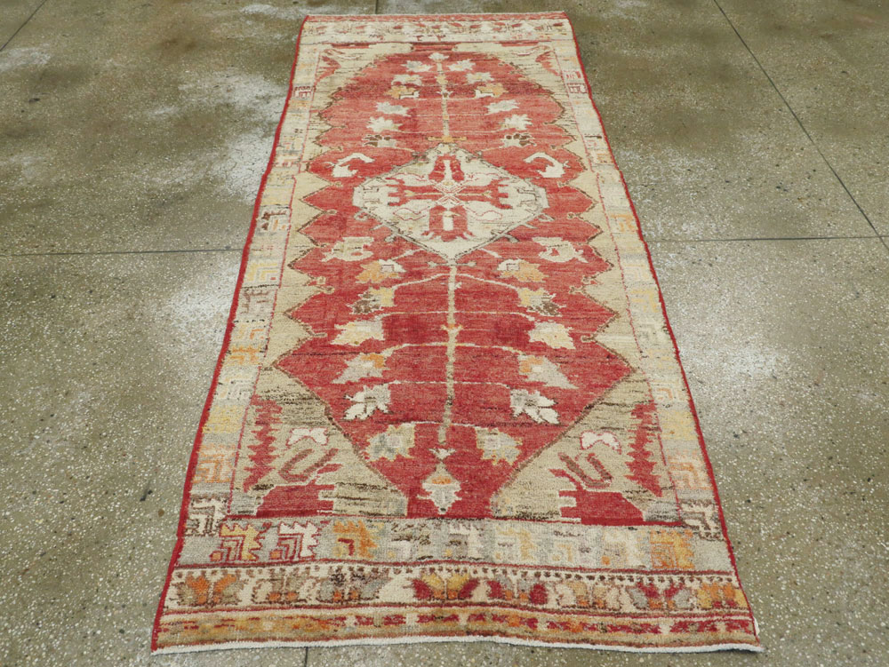 Vintage Turkish Oushak Rug, No.15866 - Galerie Shabab