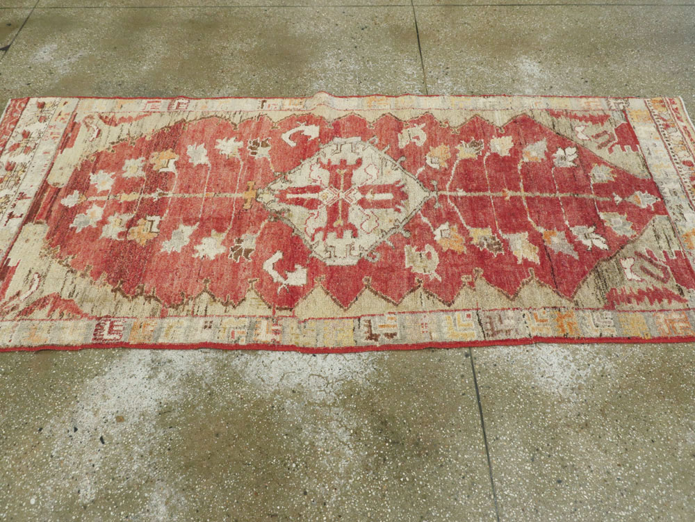 Vintage Turkish Oushak Rug, No.15866 - Galerie Shabab
