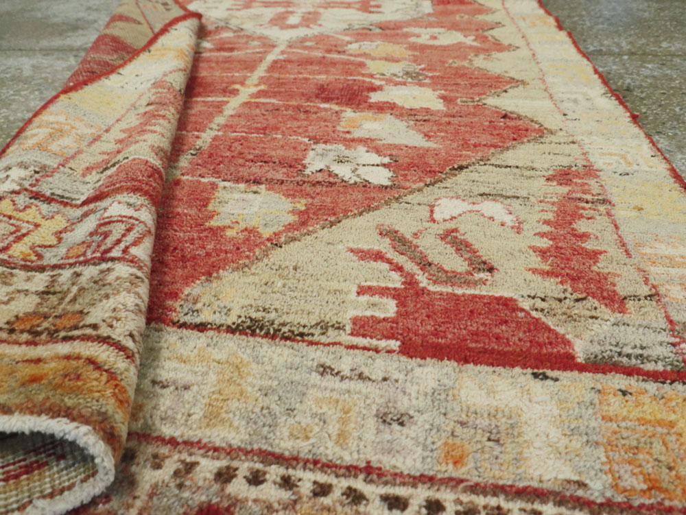 Vintage Turkish Oushak Rug, No.15866 - Galerie Shabab