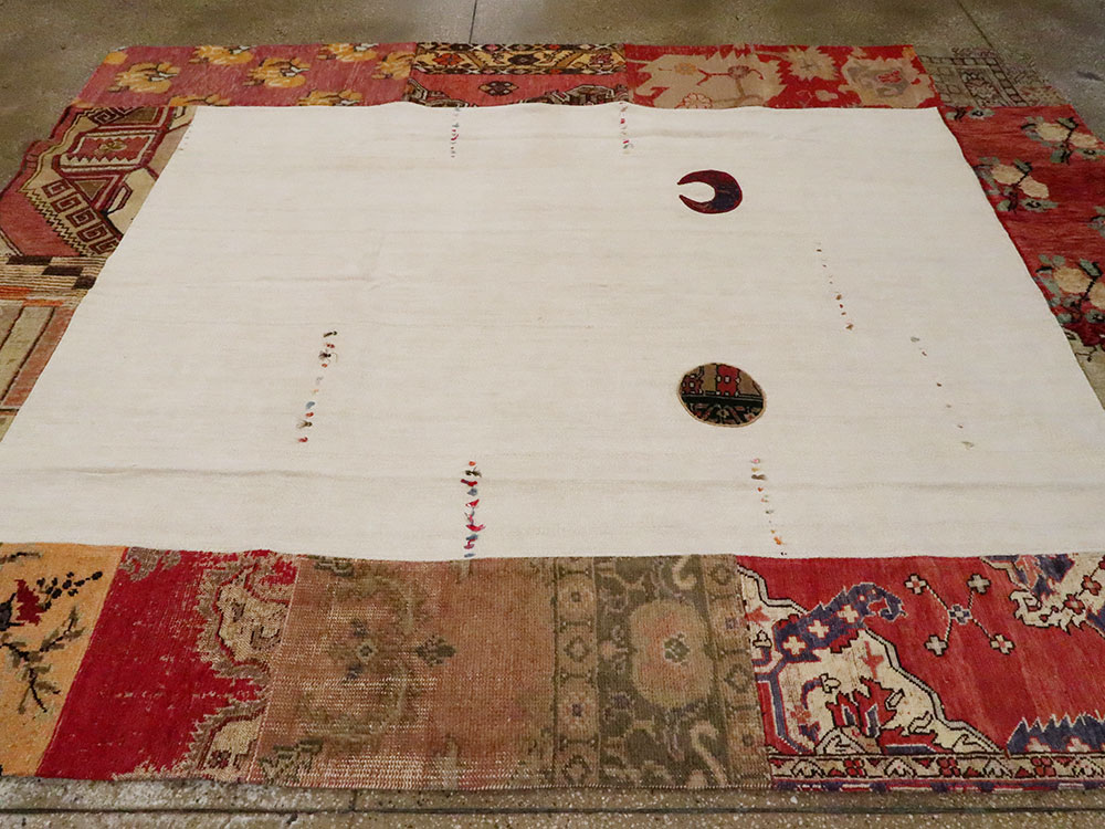 Modern Turkish Anatolian Patchwork Accent Carpet, No.15869 - Galerie Shabab