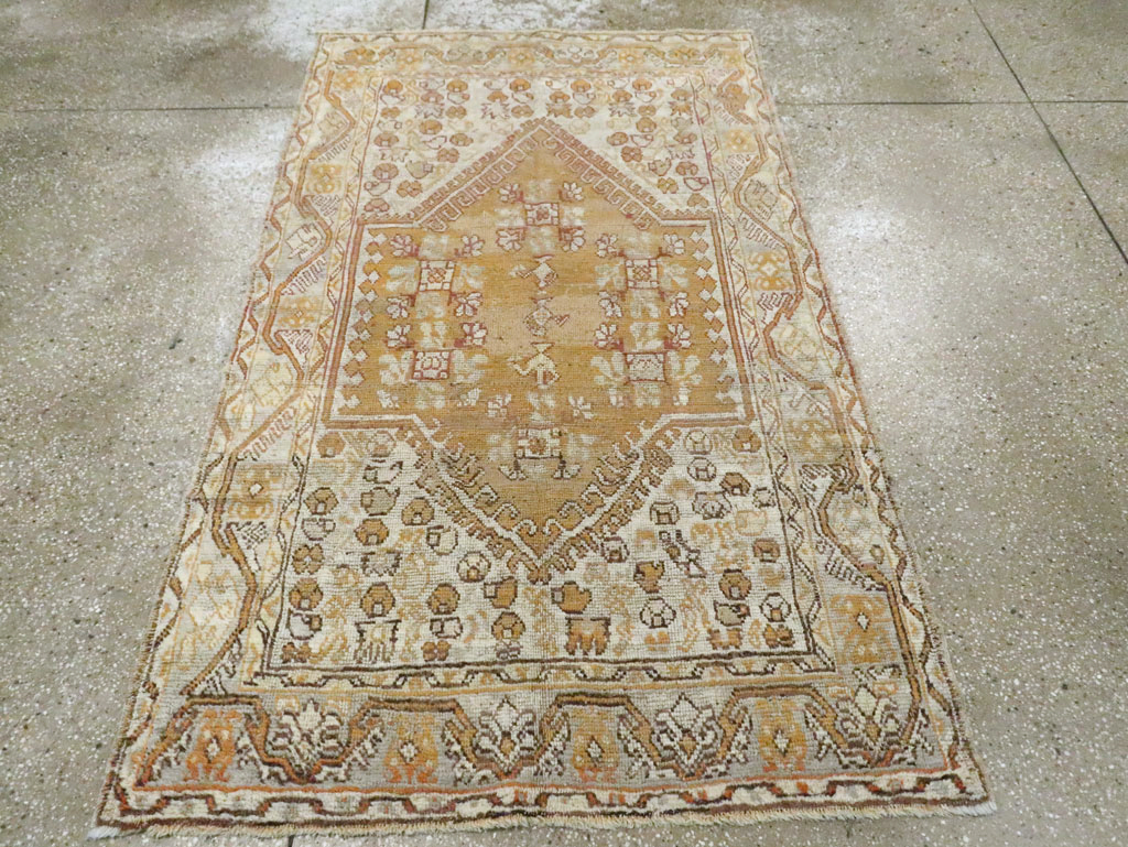 Antique Turkish Ghiordes Rug, No.15940 - Galerie Shabab
