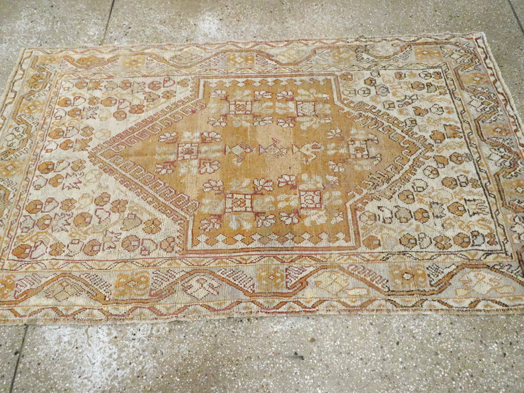 Antique Turkish Ghiordes Rug, No.15940 - Galerie Shabab