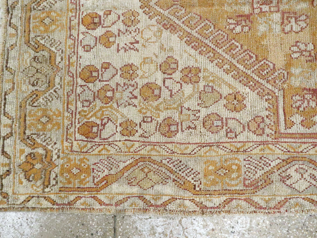 Antique Turkish Ghiordes Rug, No.15940 - Galerie Shabab