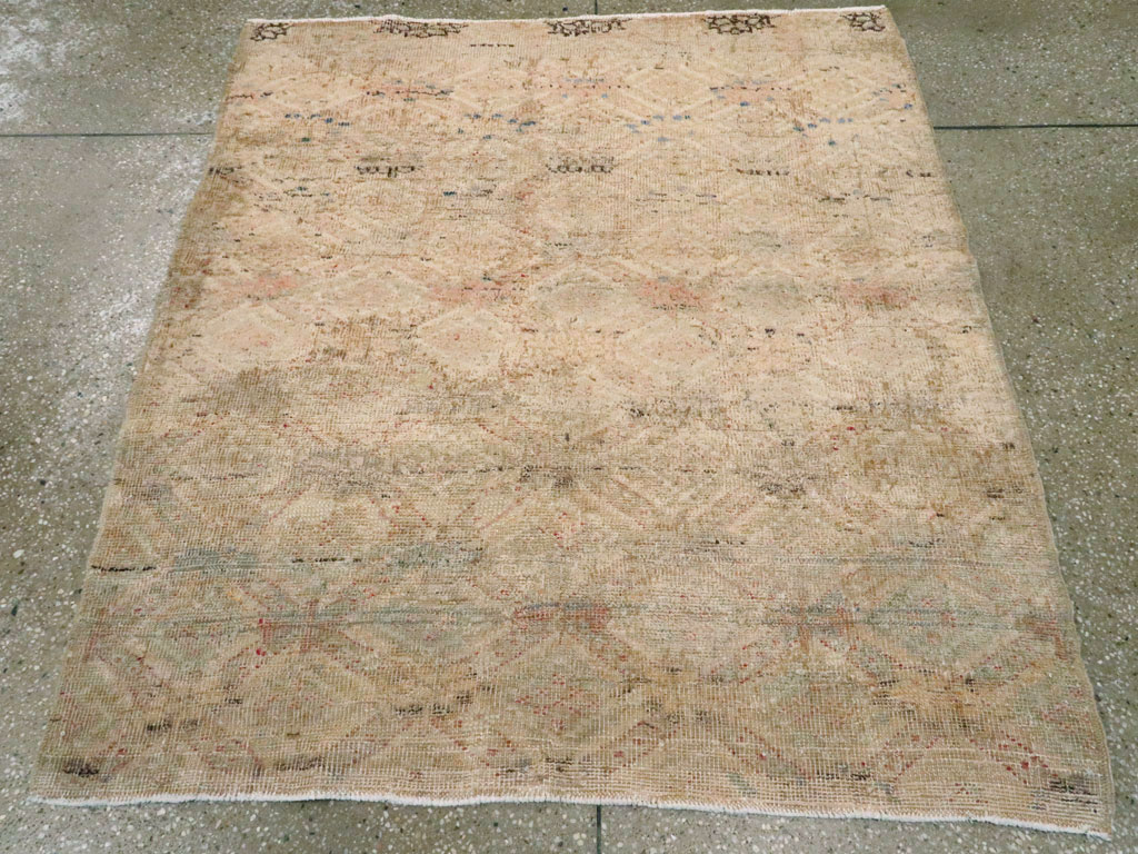Vintage Turkish Anatolian Square Rug, No.15961 - Galerie Shabab