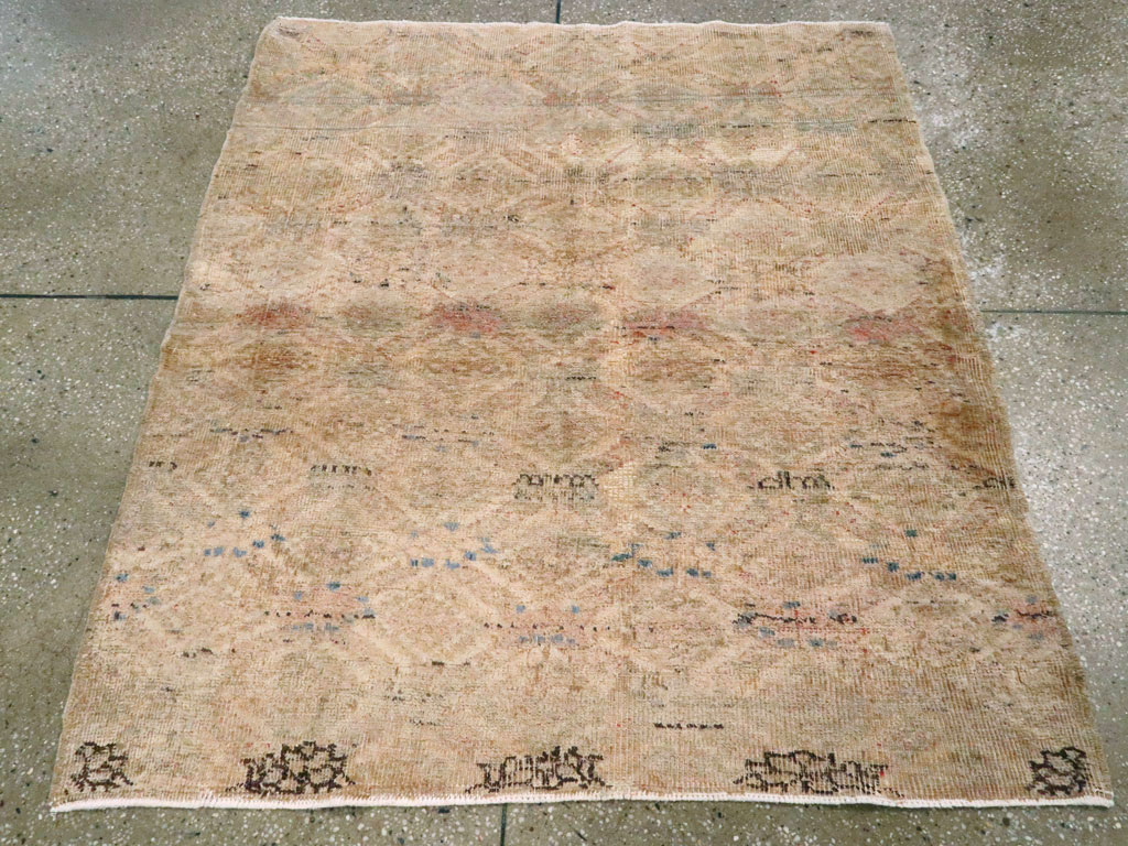 Vintage Turkish Anatolian Square Rug, No.15961 - Galerie Shabab