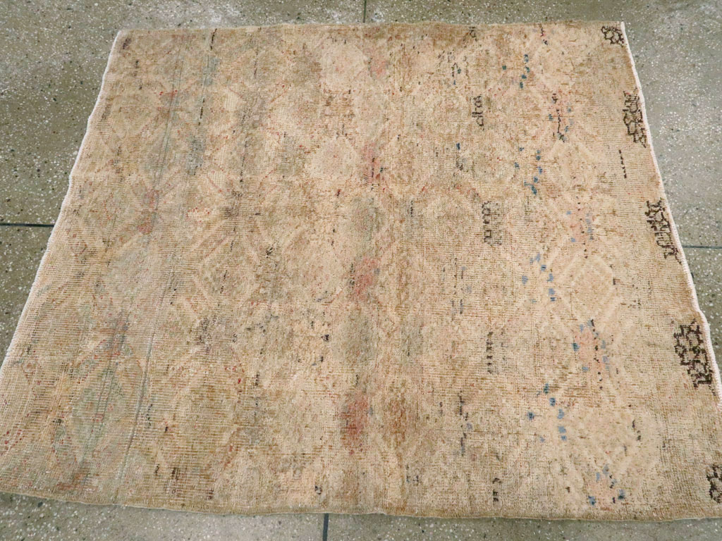 Vintage Turkish Anatolian Square Rug, No.15961 - Galerie Shabab